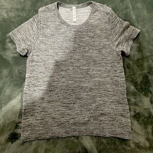 Athleta Workout top in grey/white- Small